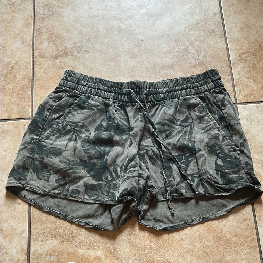 Old Navy High Waist Olive Floral Women's Shorts